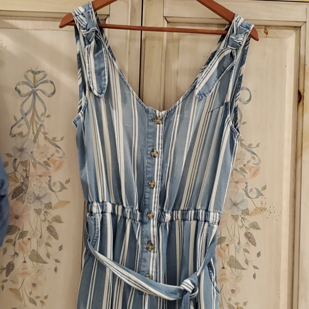 NWOT Jumpsuit Small blue white stripe button down v neck belt bowtie